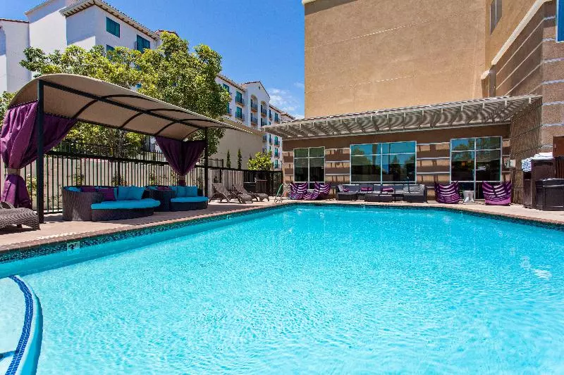 Szálloda Holiday Inn Express & Suites Anaheim Resort Area, An Ihg