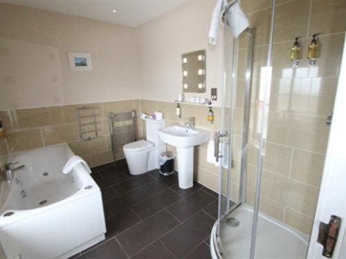 فندق The Three Acres Inn & Restaurant