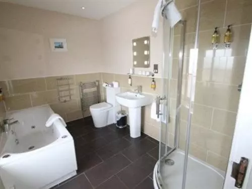 فندق The Three Acres Inn & Restaurant