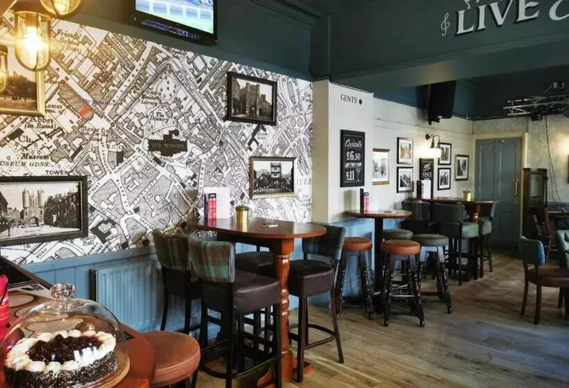 ホテル The White Horse