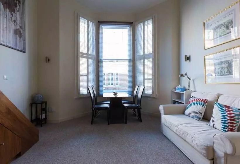Modern 1 Bed Flat In Knightsbridge
