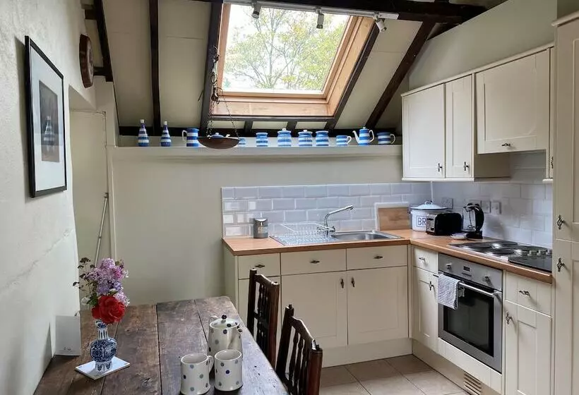 بنسيون Munden House