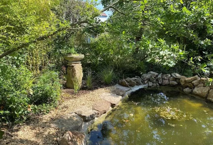 بنسيون Munden House