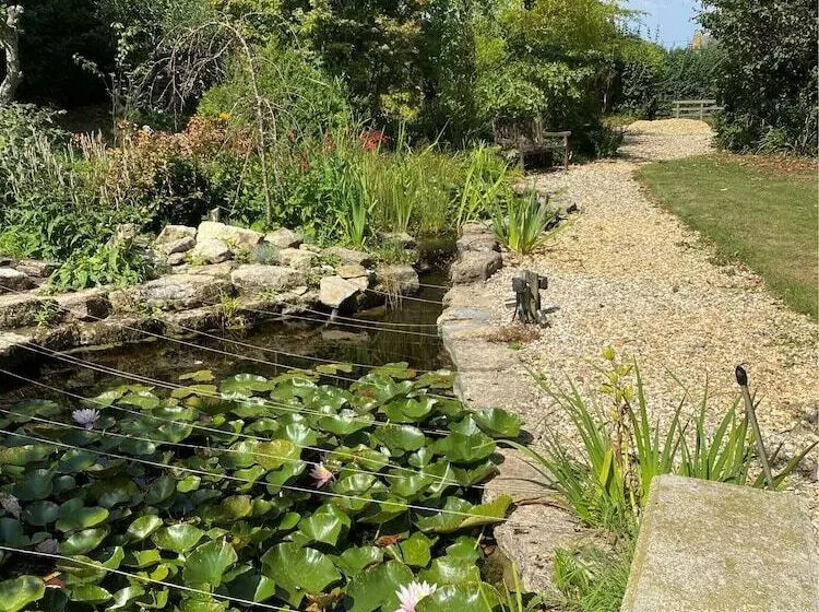 بنسيون Munden House