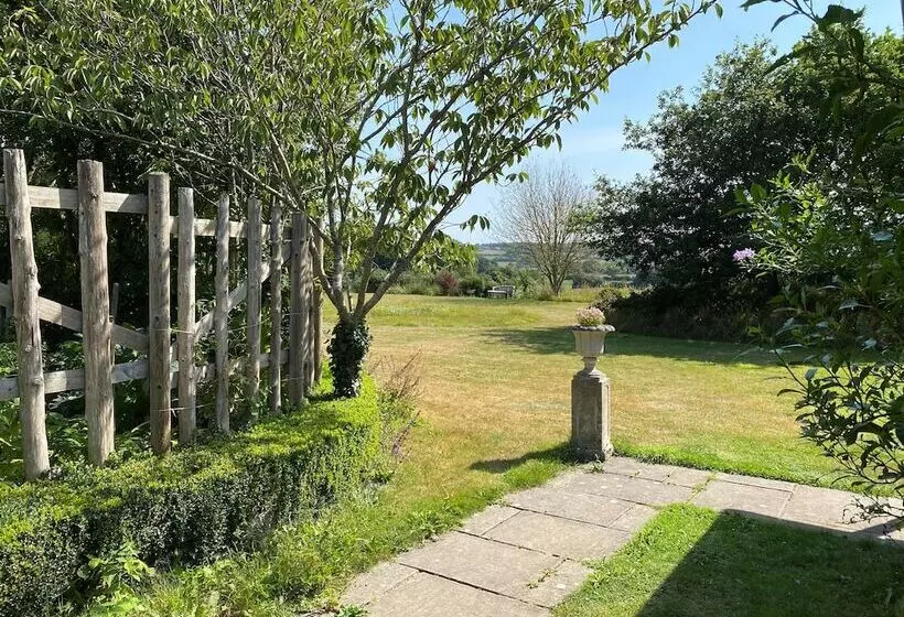 بنسيون Munden House