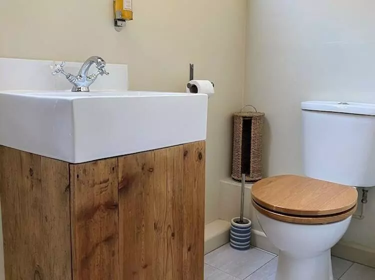 بنسيون Munden House