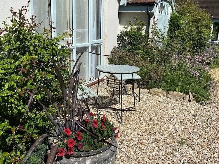 بنسيون Munden House