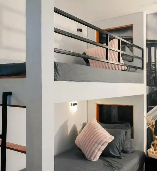 Antara Queenbed Balcony Hotshower Workcoffee Station Fullkitchen