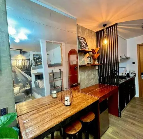 Antara Queenbed Balcony Hotshower Workcoffee Station Fullkitchen