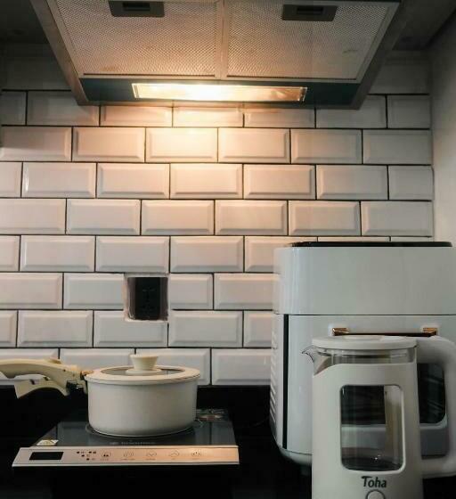 Antara Queenbed Balcony Hotshower Workcoffee Station Fullkitchen