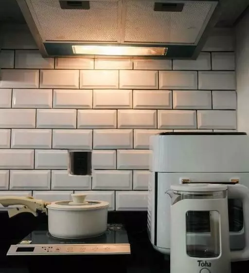 Antara Queenbed Balcony Hotshower Workcoffee Station Fullkitchen