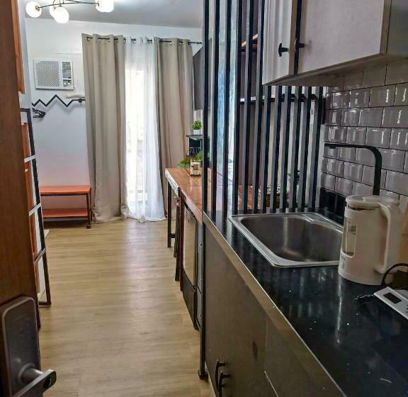 Antara Queenbed Balcony Hotshower Workcoffee Station Fullkitchen