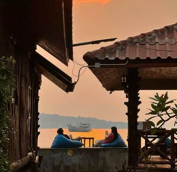 Homebeach Resort เกาะล้าน