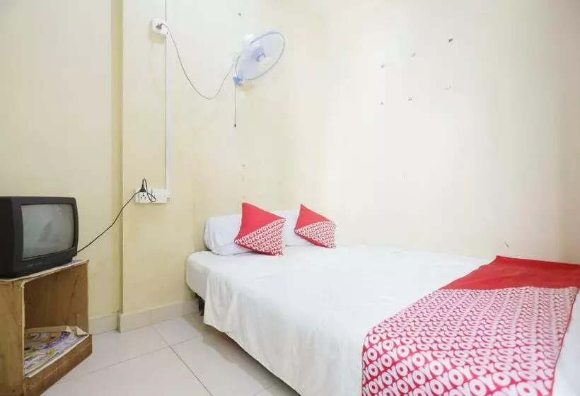 ホテル Spot On 92170 Penginapan Pak Dhe