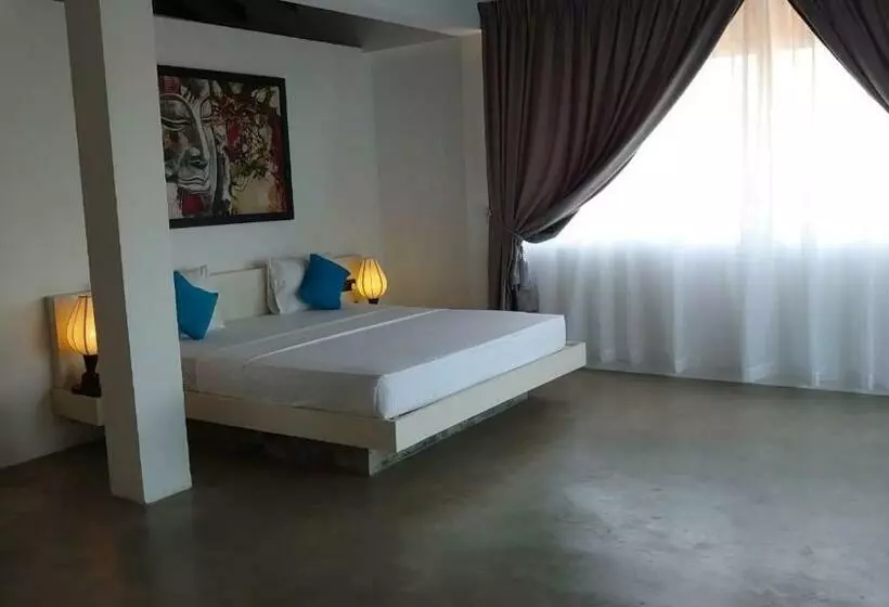 ペンション The Beach House By Kay Jay Hotels