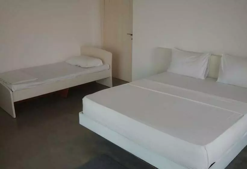 ペンション The Beach House By Kay Jay Hotels