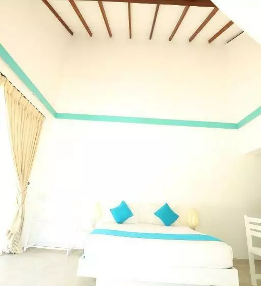 ペンション The Beach House By Kay Jay Hotels