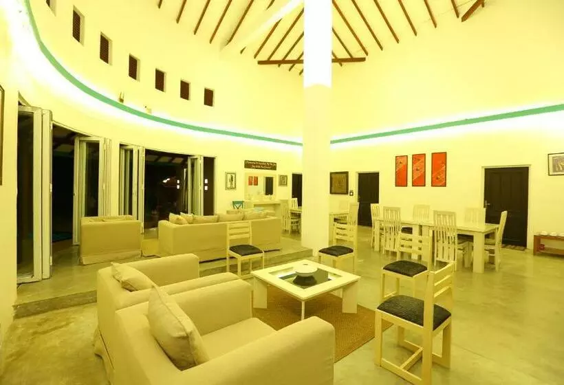 ペンション The Beach House By Kay Jay Hotels