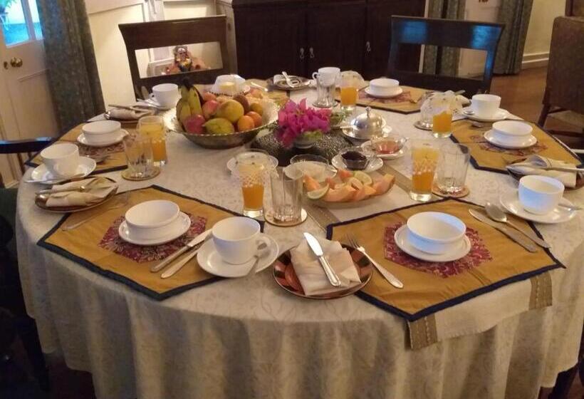 ホテル Chowkidinghee Heritage Chang Bungalow