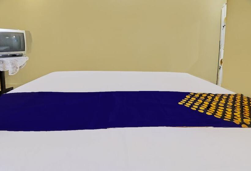 هتل Spot On 91980 Kost Beringin 4