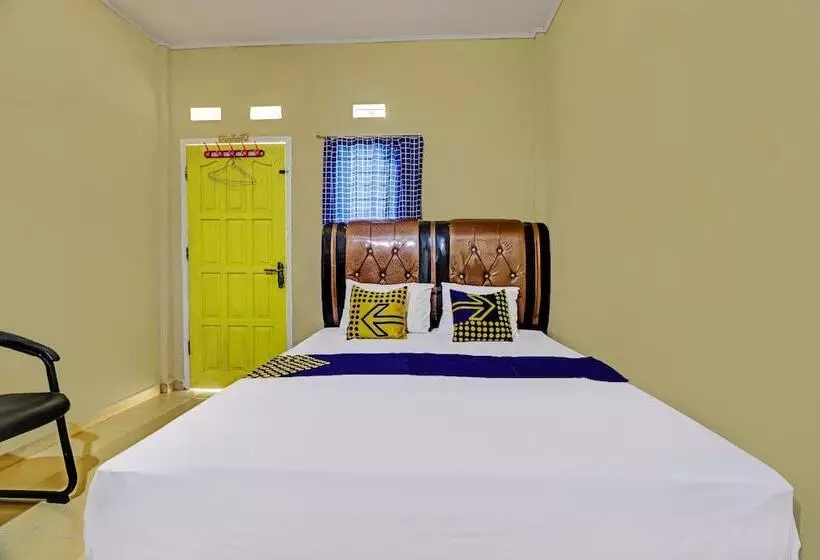 هتل Spot On 91980 Kost Beringin 4