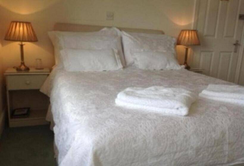 مبيت وإفطار Bassets House