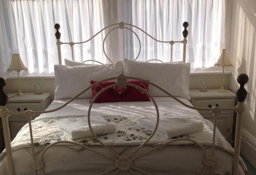 مبيت وإفطار Bassets House