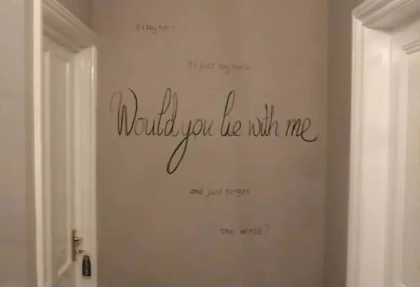 צימר Hooray Henrys