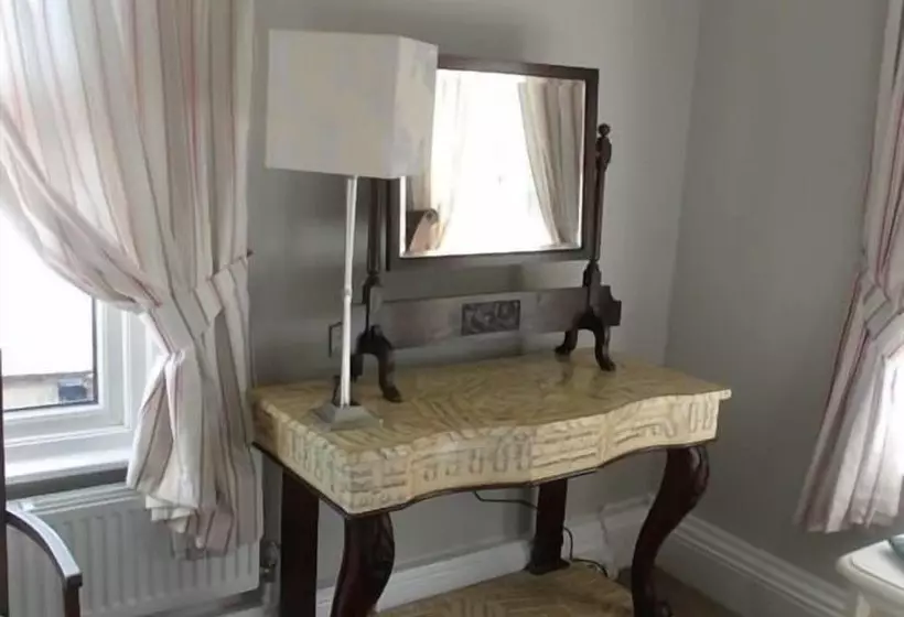 צימר Hooray Henrys