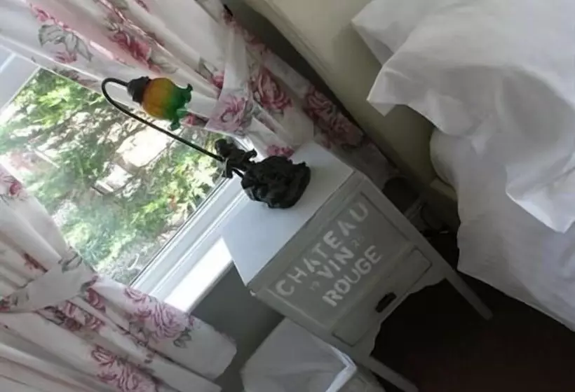 צימר Hooray Henrys