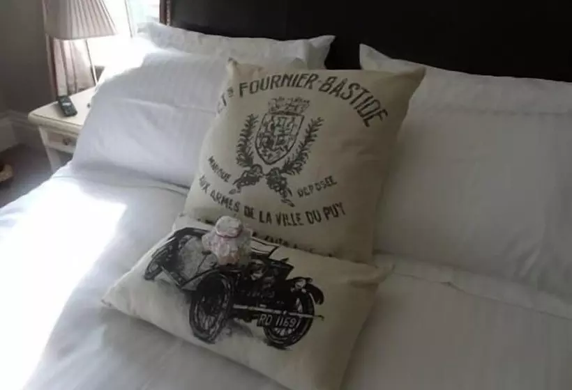 צימר Hooray Henrys