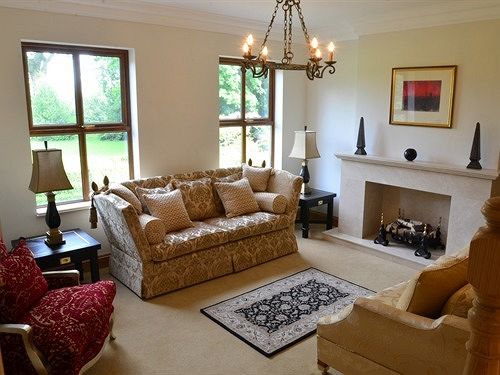 مبيت وإفطار Llwyn Helyg Country House