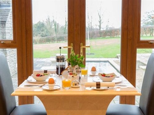 مبيت وإفطار Llwyn Helyg Country House