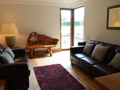 مبيت وإفطار Llwyn Helyg Country House