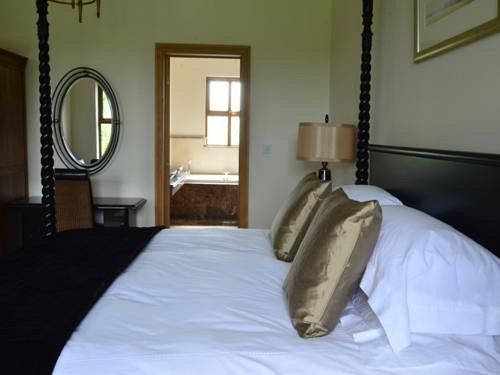 مبيت وإفطار Llwyn Helyg Country House