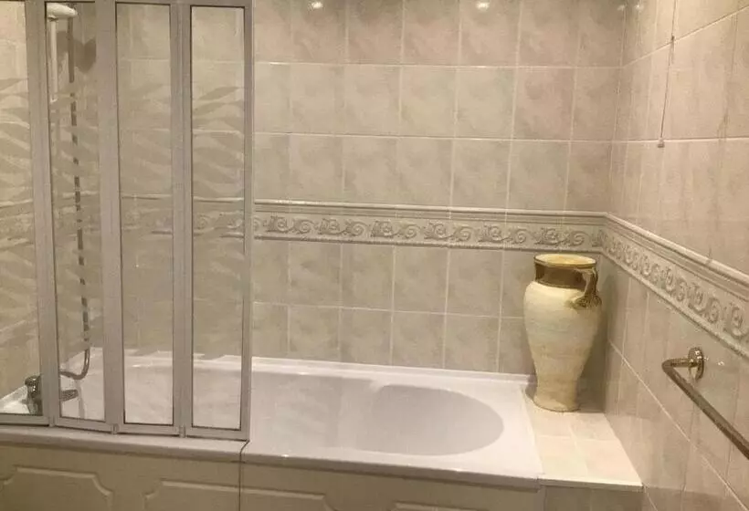 تختخواب و صبحانه Spinneycross