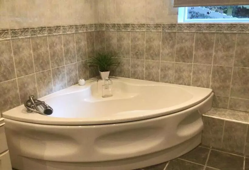 تختخواب و صبحانه Spinneycross