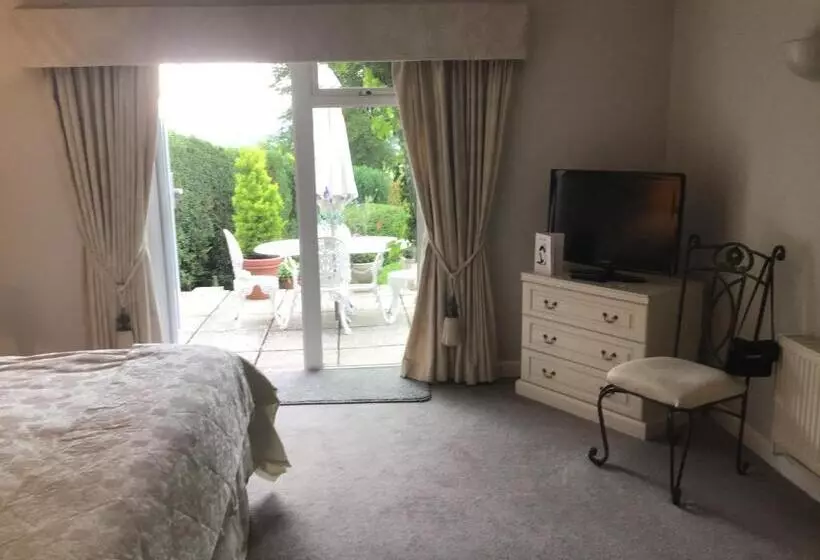 تختخواب و صبحانه Spinneycross