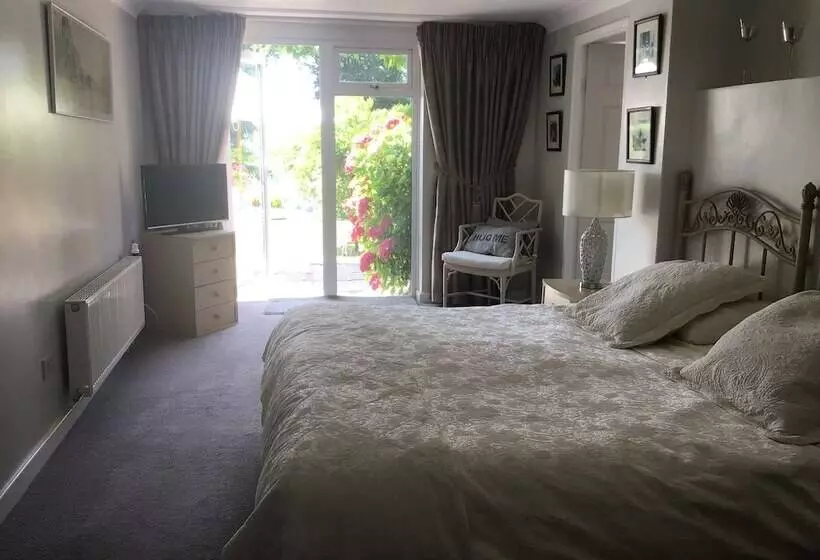 تختخواب و صبحانه Spinneycross