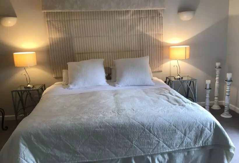 تختخواب و صبحانه Spinneycross