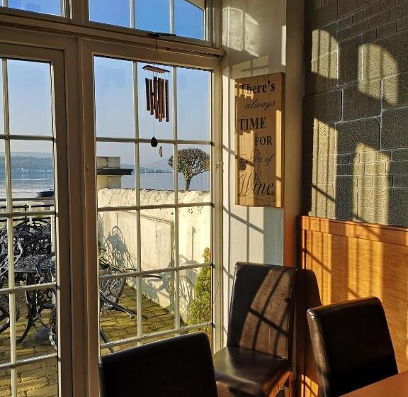 تختخواب و صبحانه Summer's Bay