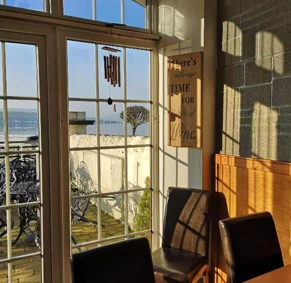 تختخواب و صبحانه Summer's Bay