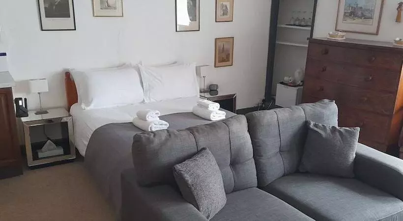 민박 The Old Court House Guest House