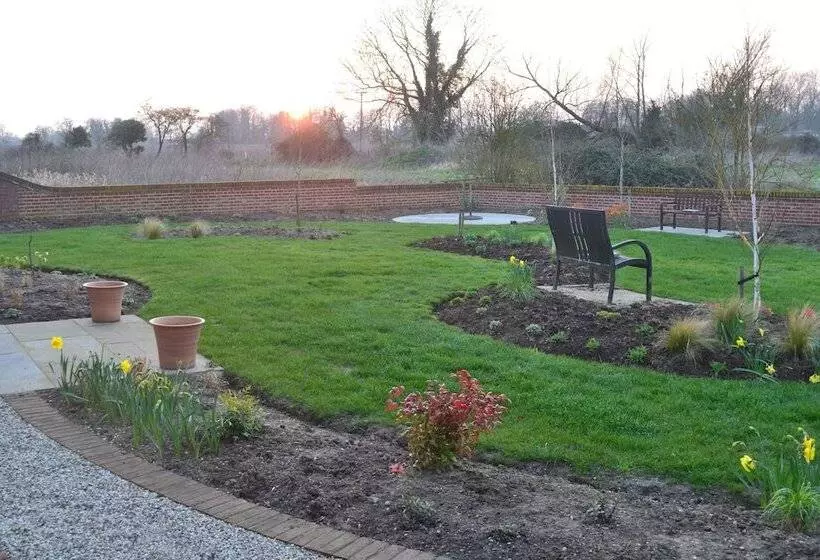 Bed and Breakfast Wortwell Hall Barn