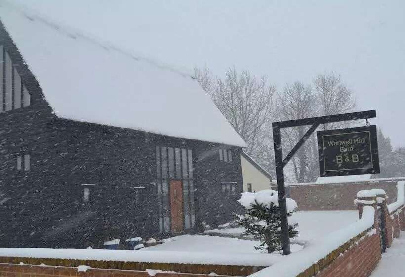 Bed and Breakfast Wortwell Hall Barn