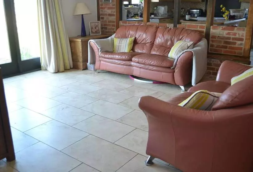 Bed and Breakfast Wortwell Hall Barn