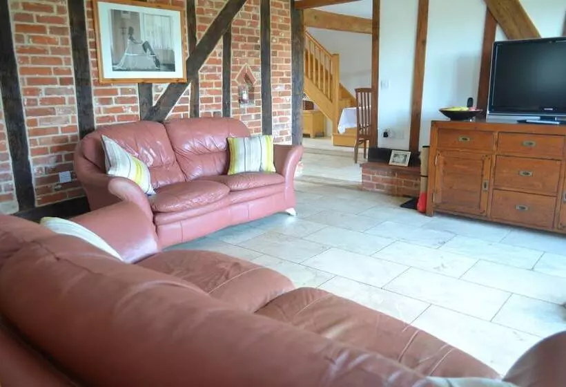 Bed and Breakfast Wortwell Hall Barn