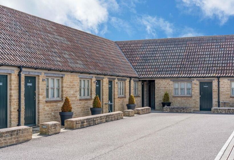 בית מלון כפרי Crown Inn