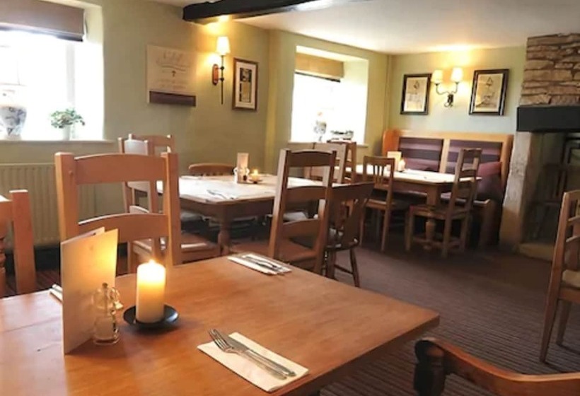 בית מלון כפרי Crown Inn