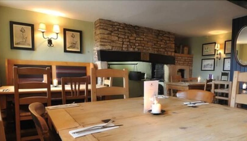 בית מלון כפרי Crown Inn